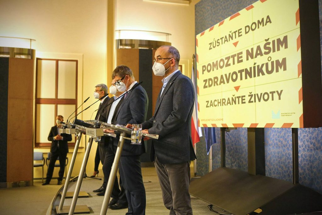 V ČR opět vyhlášen nouzový stav a zpřísněna opatření